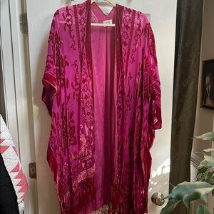 Fuscia burned out velvet topper